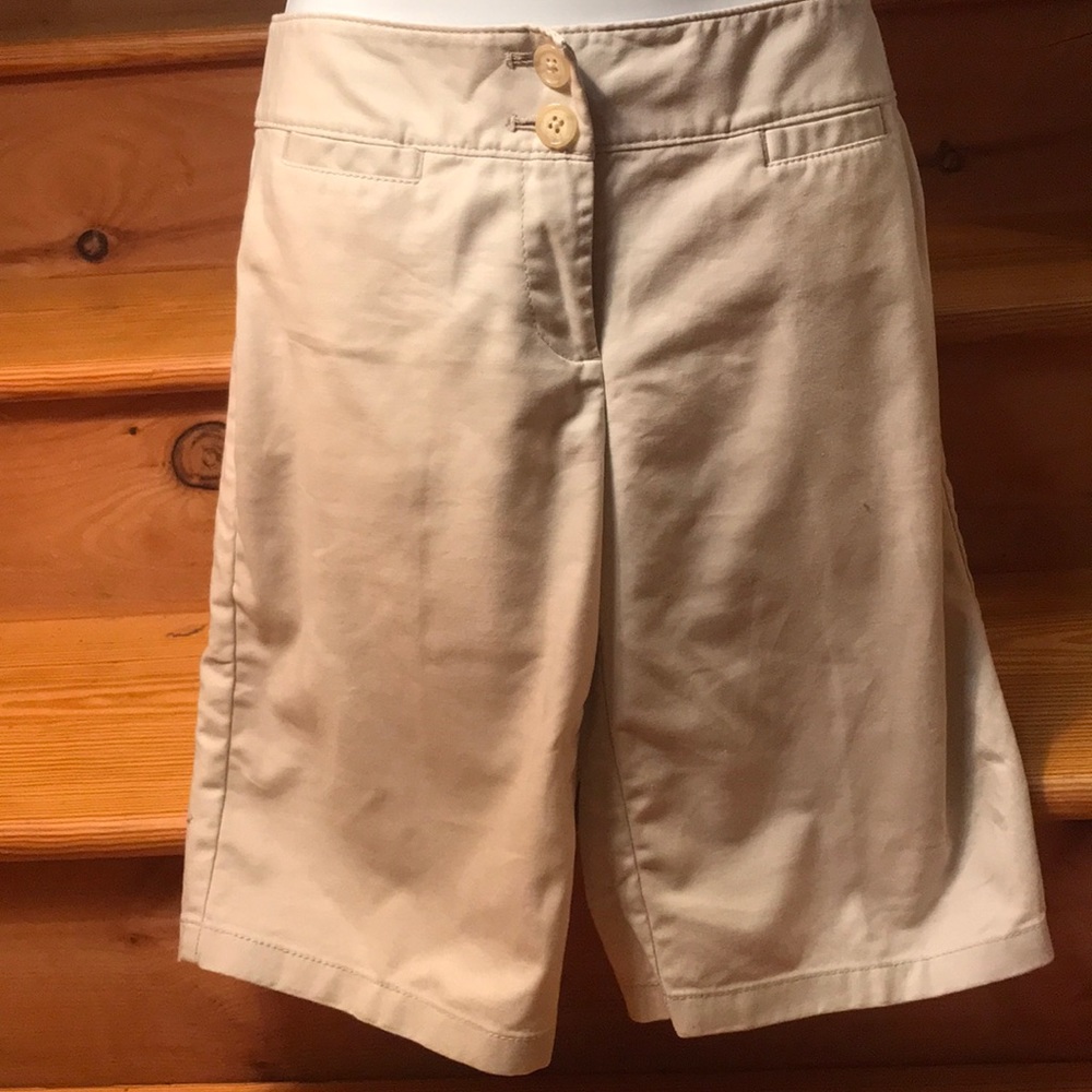 Khaki Ann Taylor signature fit shorts size 4